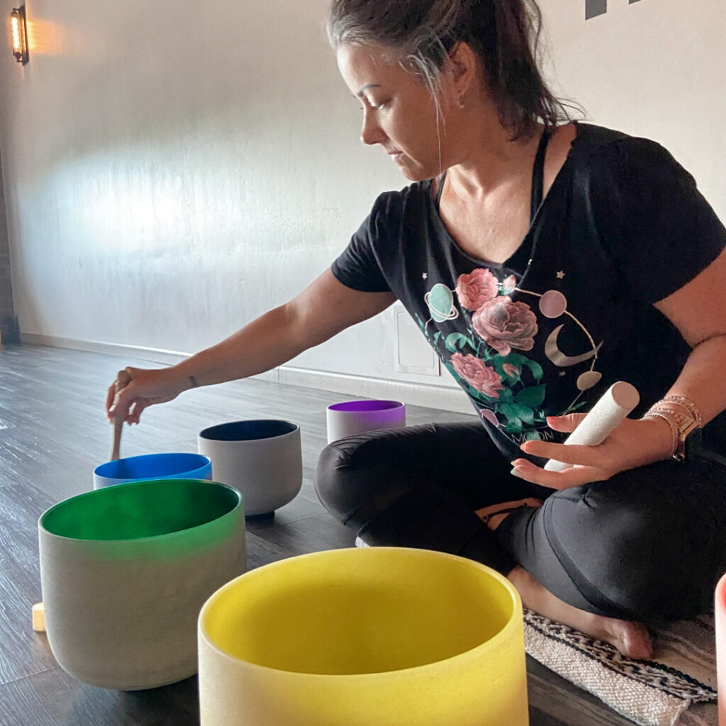 Immerse yourself in a healing relaxation experience featuring singing bowls, gentle drums, and mesmerizing rainmaking instruments.